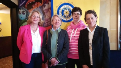 Die Damen des „Inner Wheel Club Bad Driburg“ freuten sich auf den Frauenkinoabend. Von links: Marion Zwack (Präsidentin), Maria-Theresia Wehofsich (Vizepräsidentin), Petra Reckers und Florine Wendenburg. (Foto: Doris Dietrich)